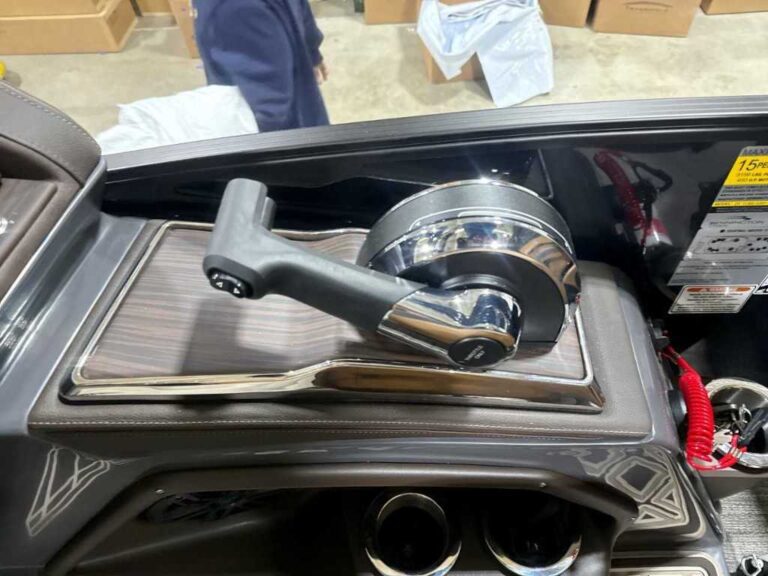 2026 Bennington 25QSRA - ESP+ - Arch - Blackout US-ETWC6895L526 [photo 15]